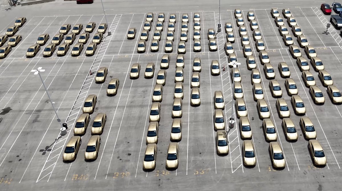 Tesla acumula 250 Cybercabs em Austin e acelera produção
